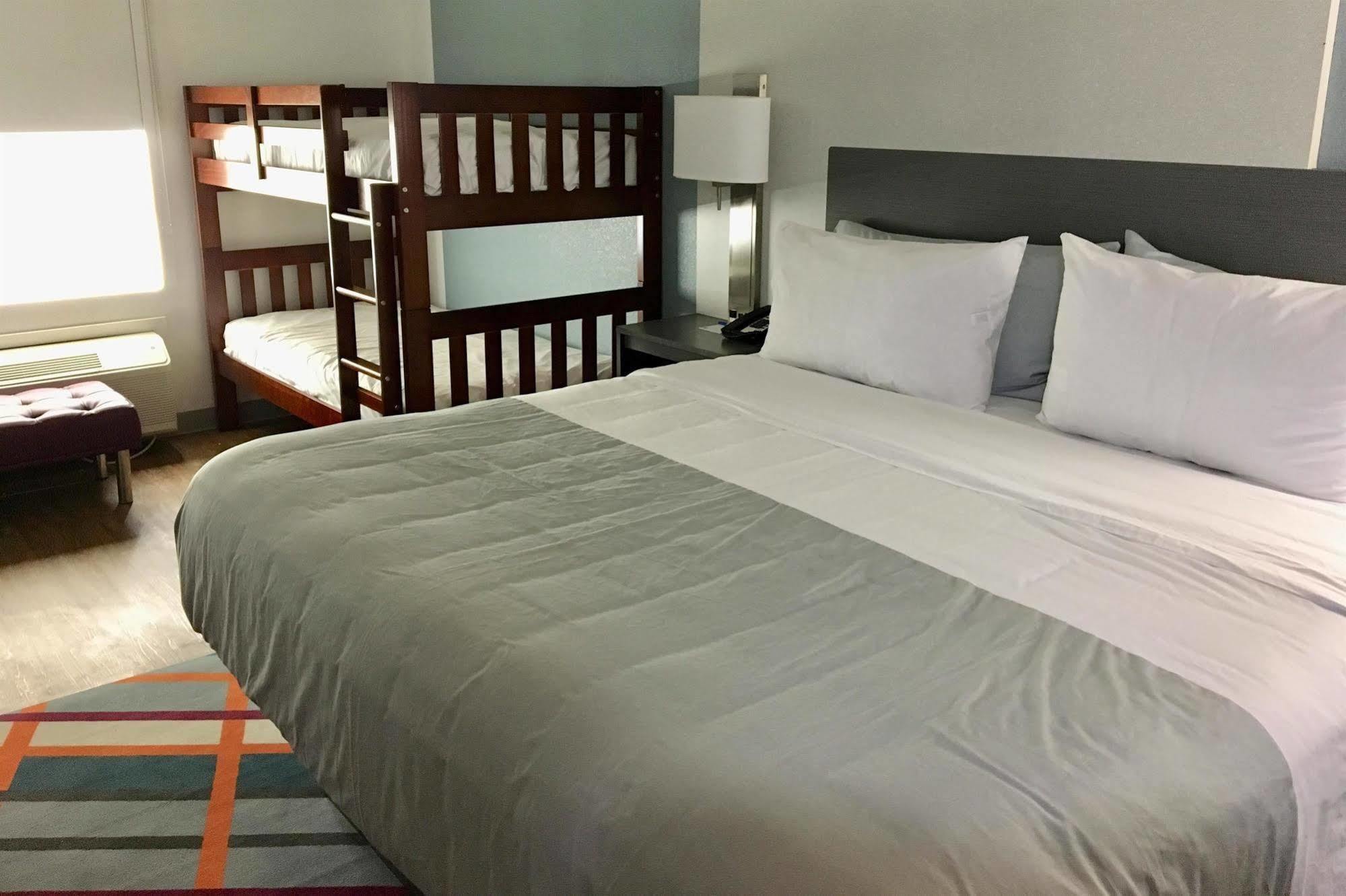 Hotel Tryp By Wyndham College Station Exterior foto